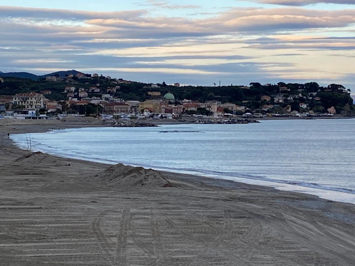 Il Nido Sui Tetti Villa Albisola Superiore Luaran gambar